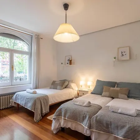 Volantin I By Aston *